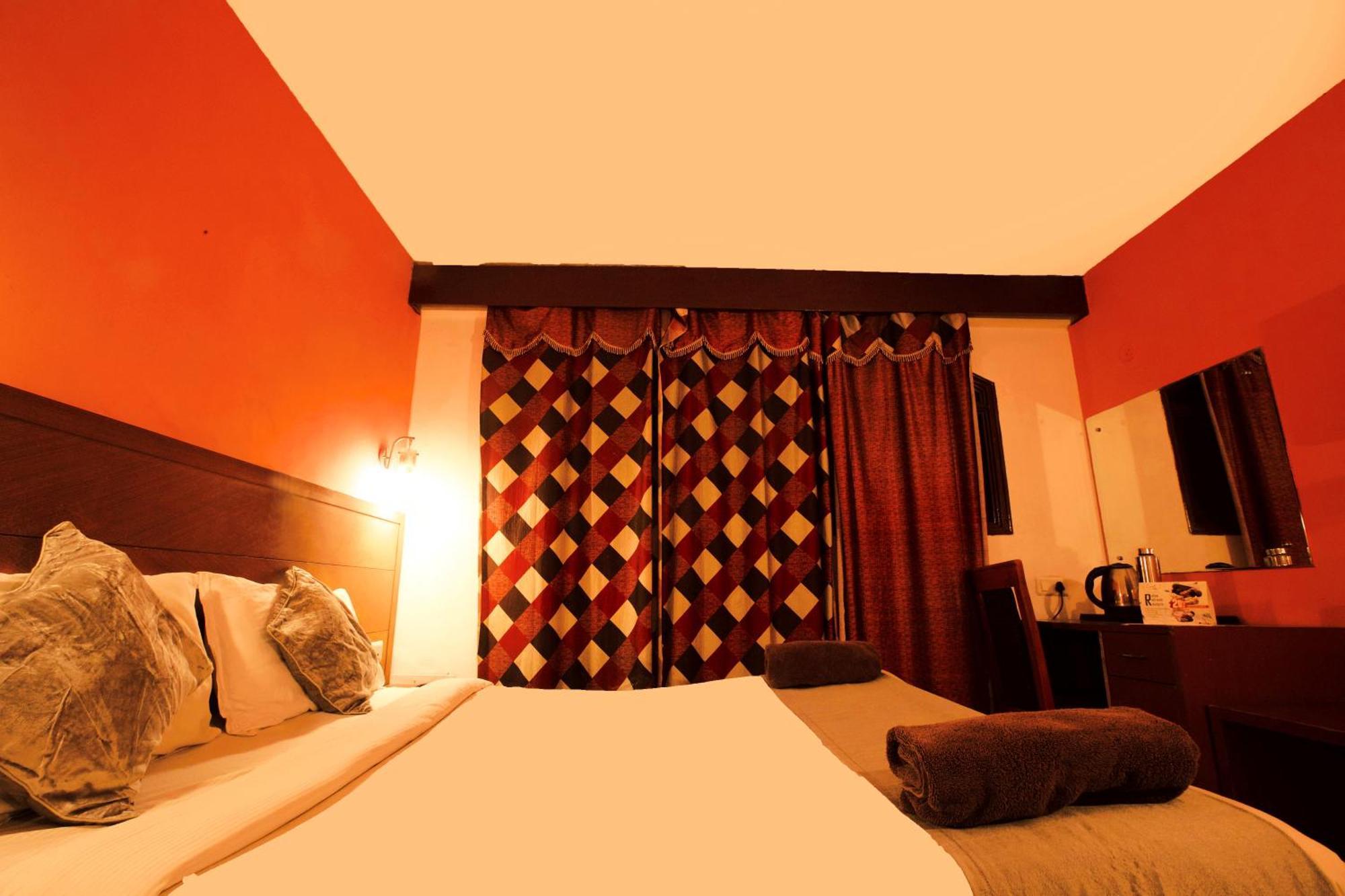 Devi Enterprises - Hotel Khems Udagamandalam Exterior photo