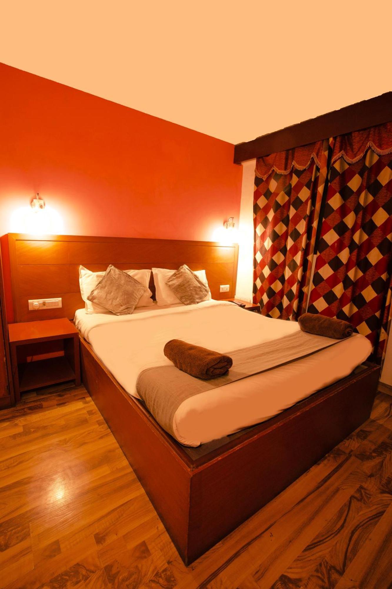 Devi Enterprises - Hotel Khems Udagamandalam Exterior photo