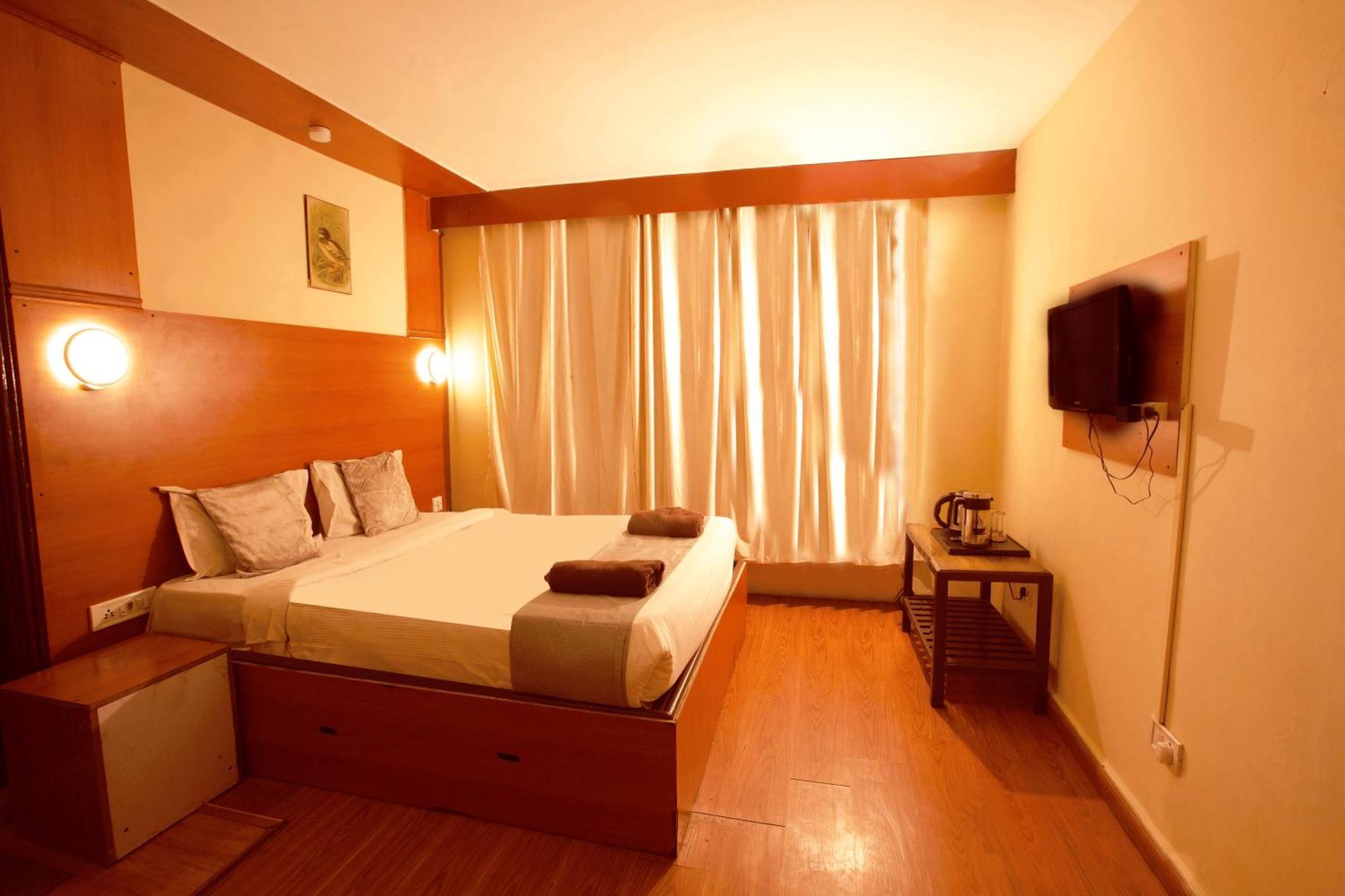 Devi Enterprises - Hotel Khems Udagamandalam Exterior photo