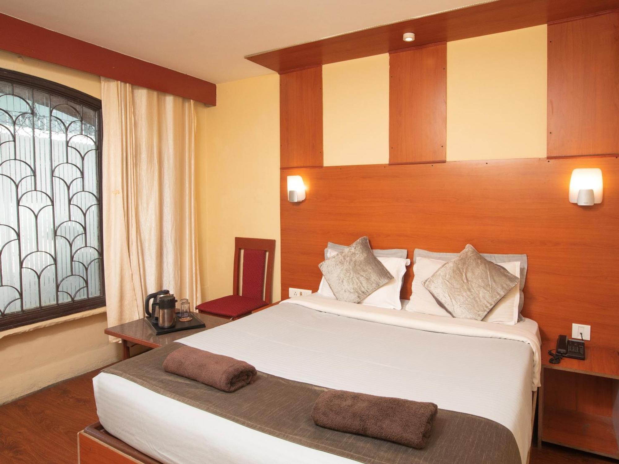 Devi Enterprises - Hotel Khems Udagamandalam Exterior photo