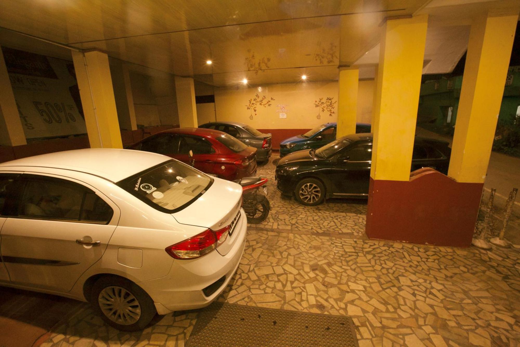 Devi Enterprises - Hotel Khems Udagamandalam Exterior photo