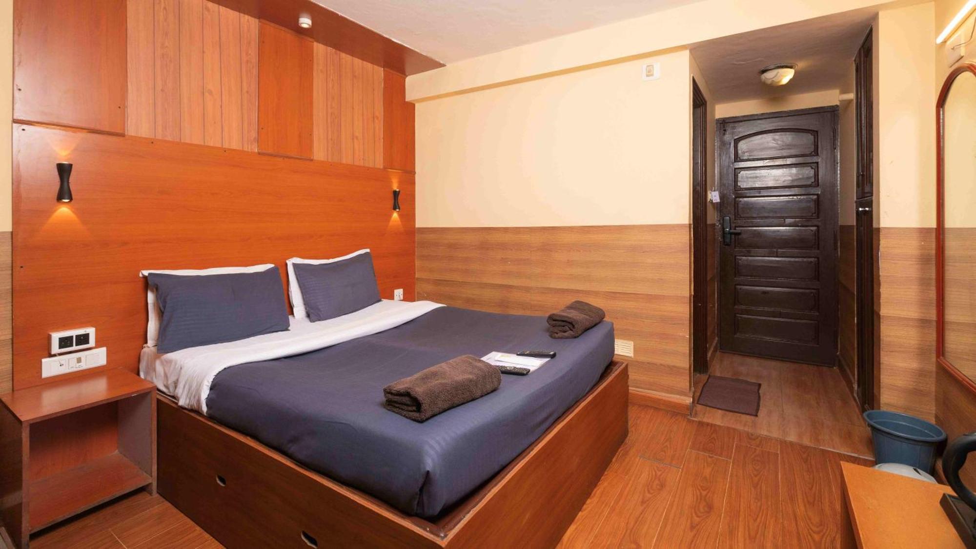 Devi Enterprises - Hotel Khems Udagamandalam Exterior photo